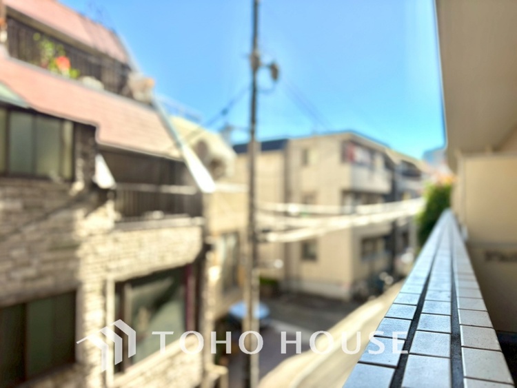 その他 【BALCONY】◆BLUE SKY◆自然の心地よさに包まれる。大開口の外に広がるのは爽やかな青空。