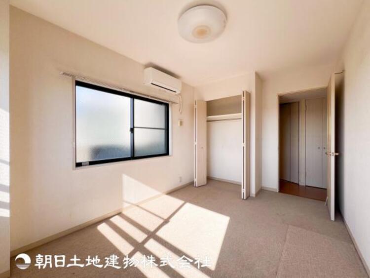 内装 【洋室】大切な家族一人ひとりの大切な個別空間。趣味・感性で個性的に飾って頂けるようシンプルに仕上げてあります。