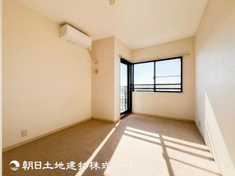 内装 【洋室】一人時間を快適にすごせるように、落ち着いて過ごせる癒しと寛ぎの空間が欲しい。そんな願いを叶えました。