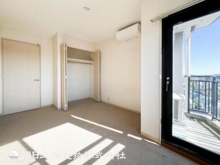 内装 【洋室】一人時間を快適にすごせるように、落ち着いて過ごせる癒しと寛ぎの空間が欲しい。そんな願いを叶えました。