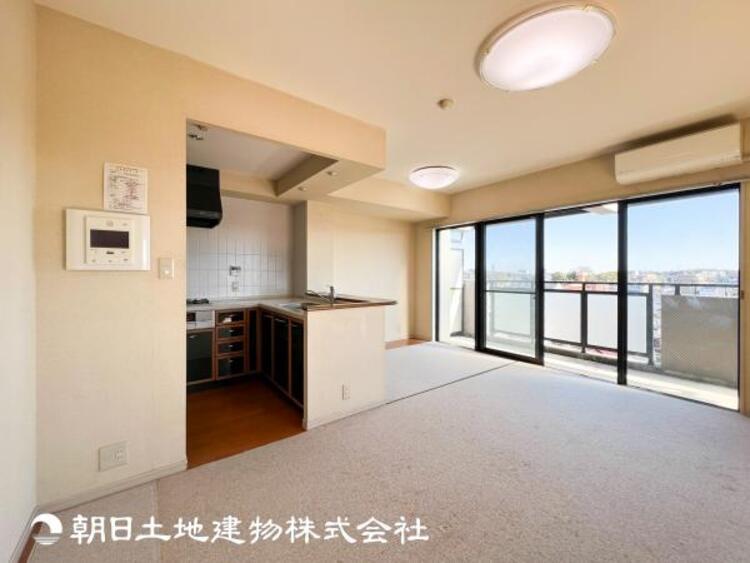 居間 【リビング】1日の中で最も長い時間を過ごすことになるリビングだからこそいつも笑顔があふれる空間であるように心掛けています