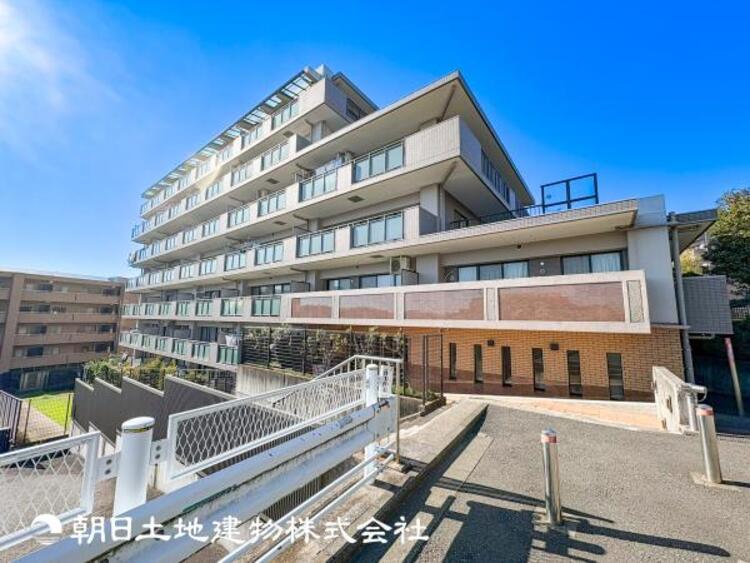 外観 【外観】表現された空間はたくさんの光を浴び、風を感じ、暮らしを豊かにしてくれます。家族の思い出を刻んでいきます。