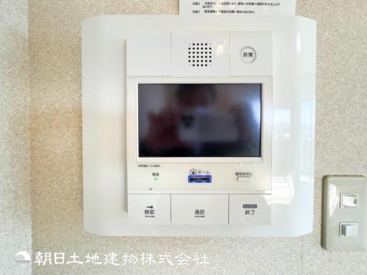 設備 【モニター付インターホン】お子様のお留守番にも安心なＴＶモニタ付インタホン。来客者を確認できる上に留守中の録画もできます
