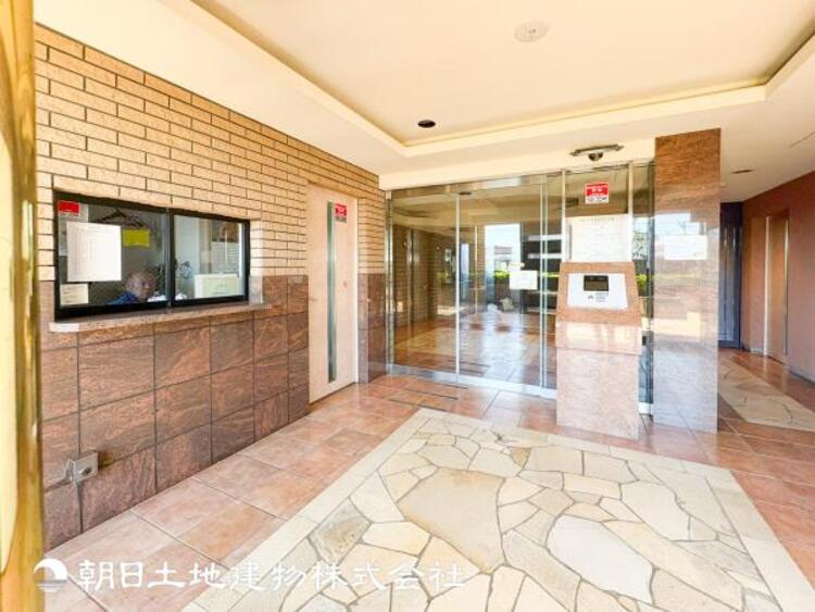 エントランス 【エントランス】家族の帰り、遊びに来る友人、知人を優しく迎え、温もりに満ちた生活空間を予感させる。帰りたい家がここにあります。