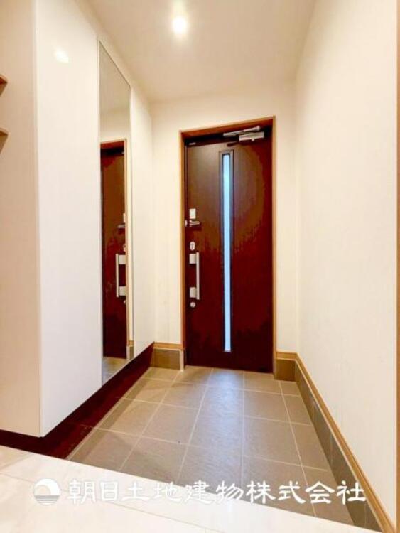 その他 【玄関】大切な家族、お客様をお迎えする玄関は住宅の入口。仕事が終わって疲れた日でも、あなたを受け入れてくれます。