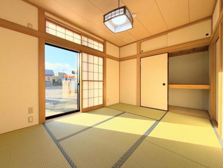 内装 ●〇リビングに隣接している収納スペースもある和室は、お子様のお昼寝スペースや客間としていかがでしょうか？　「家族団らん」 「来客時の客間」 等々多目的なスペースとして活用出来る便利で大事な空間です〇●