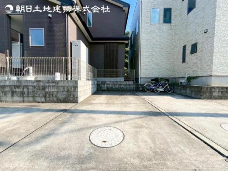 駐車場 すぐの見学や資料請求などお気軽にお問い合わせお待ちしております