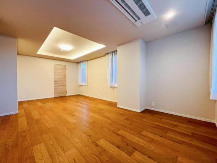 内装 居室はひとり時間を過ごせる安らげるお部屋として活用できます！収納スペースあり！荷物が多くても十分！！ベッドや勉強机、テレビなどを置きたい場合におすすめ！！過ごす時間が長くてもゆったり過ごせそうですね！