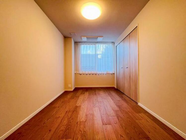 内装 自分の時間を充実させながら心豊かにできるプライベート空間！！穏やかな寛ぎを届ける仕様のゆとりある居室。個室のお部屋が欲しいという要望に応える設計で、過ごす時間が長くてもゆったり落ち着いて過ごせそう！！