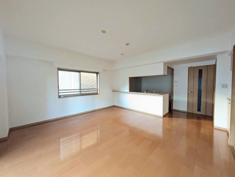 居間 忙しく過ぎゆく日常を置き去るほど、ゆったりした時間が流れるリビング。