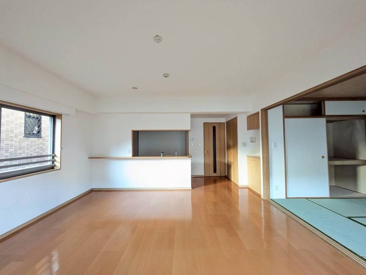 居間 居心地の良い空気感は、暮らしのステージを彩り、心からのやすらぎと満足感を与えてくれます。