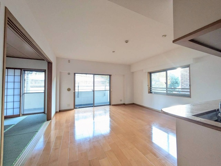 居間 飾り過ぎないシンプルな内装と偏り過ぎないデザインで統一しました。