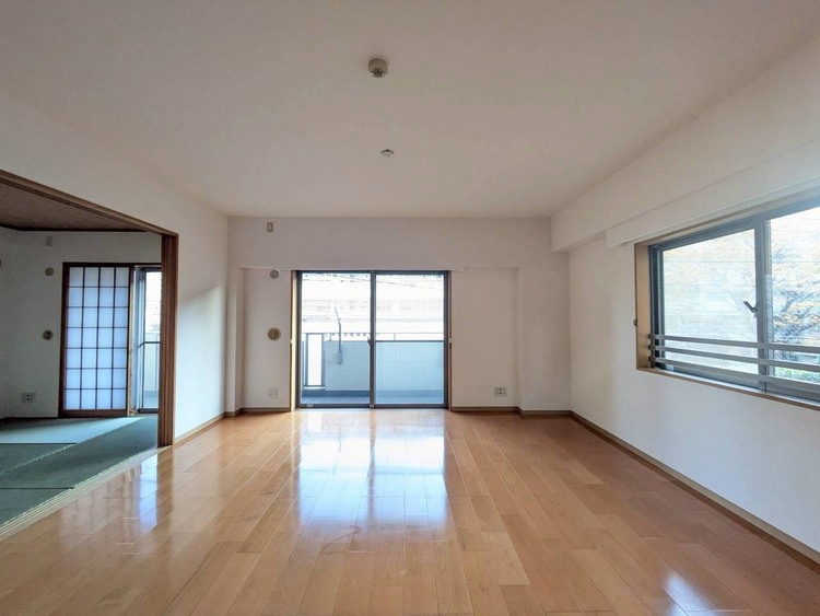 居間 快適に過ごす毎日を求めて、暮らしの中でご自身の「マイホーム」に創り上げてください。