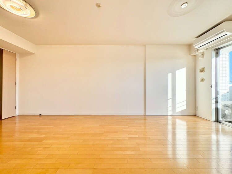 居間 居心地の良い空気感は、暮らしのステージを彩り、心からのやすらぎと満足感を与えてくれます。