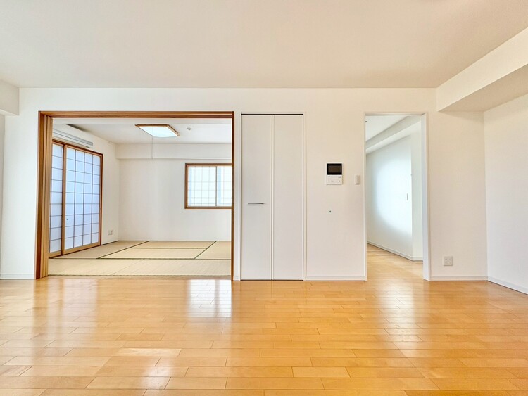 居間 快適に過ごす毎日を求めて、暮らしの中でご自身の「マイホーム」に創り上げてください。