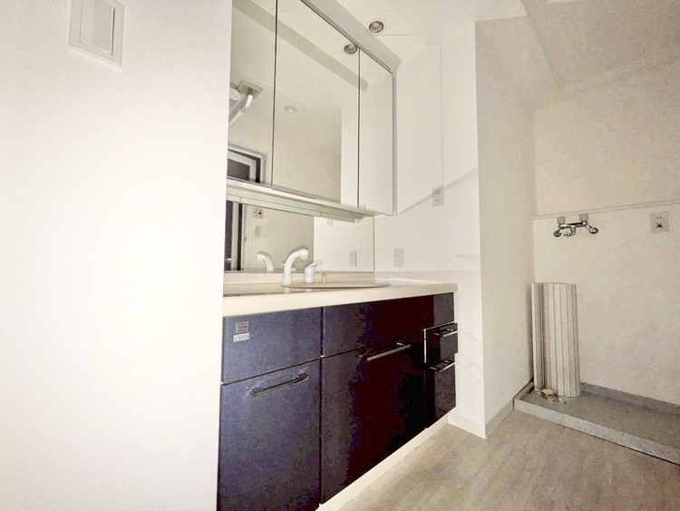 洗面 何かと物が増える場所だからこそ、スッキリと見映えの良い空間に。