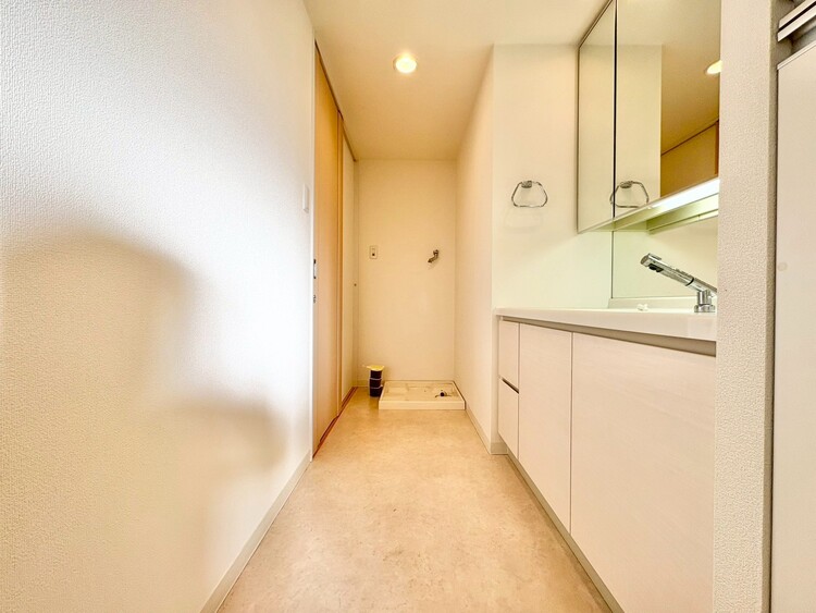 洗面 清潔感と心地よさを重視した、上質感漂うパウダールーム。