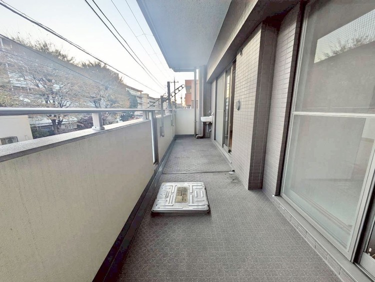 バルコニー 暮らしの中で、光と風を演出してくれるバルコニー。