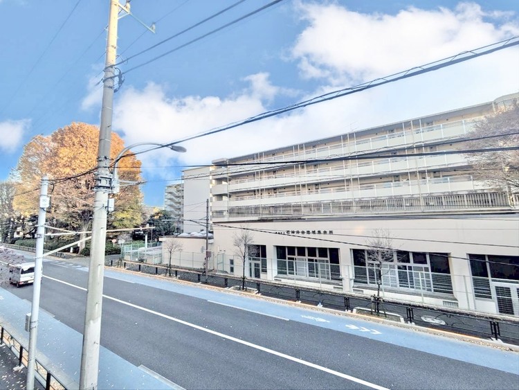 バルコニー 窓を開けると広がる青空。心をリフレッシュして日々を過ごしていきましょう。