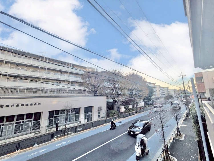 バルコニー 頬をなでる、優しい風を感じることが出来ます。