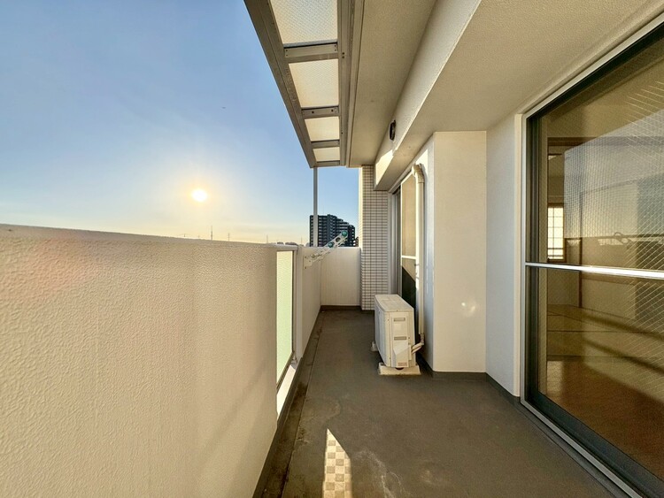 バルコニー 暮らしの中で、光と風を演出してくれるバルコニー。