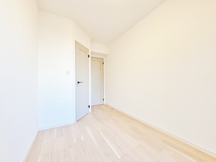 寝室 ベッドも十分に設置するスペースがあります。