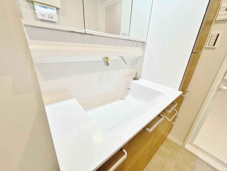 洗面 何かと物が増える場所だからこそ、スッキリと見映えの良い空間に。