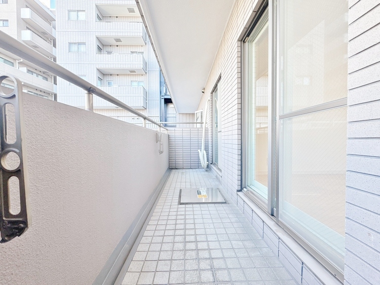 バルコニー 暮らしの中で、光と風を演出してくれるバルコニー。