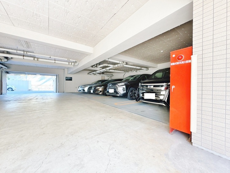 駐車場 本物件の駐車スペースです。車種制限のある場合もございますので、お気軽にお問い合わせくださいませ。