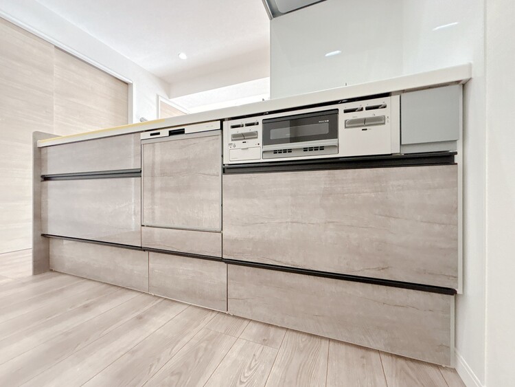 キッチン スマートな意匠と充実の機能を備えたキッチンが、暮らしにおいしい彩りを添えます。