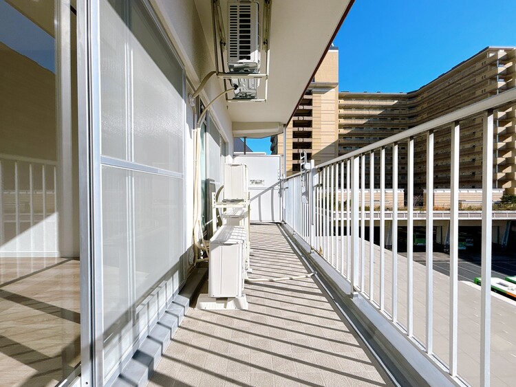 バルコニー 暮らしの中で、光と風を演出してくれるバルコニー。