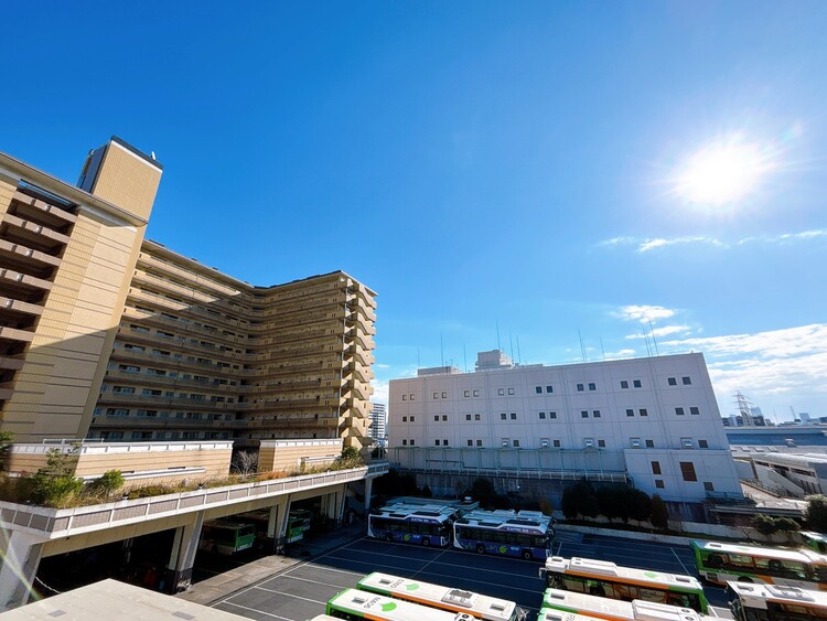 バルコニー 頬をなでる、優しい風を感じることが出来ます。