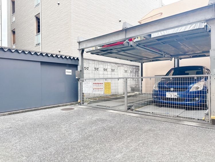 駐車場 本物件の駐車スペースです。車種制限のある場合もございますので、お気軽にお問い合わせくださいませ。