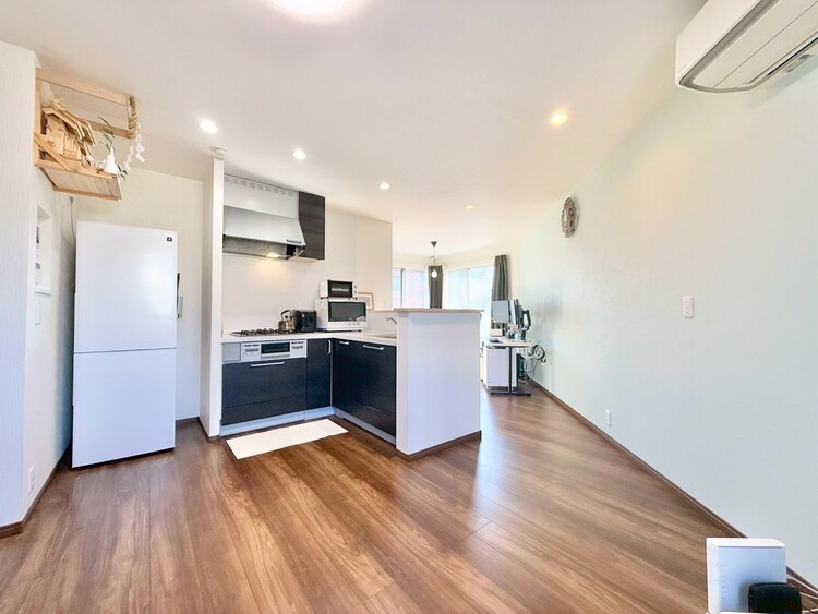 居間 快適に過ごす毎日を求めて、暮らしの中でご自身の「マイホーム」に創り上げてください。