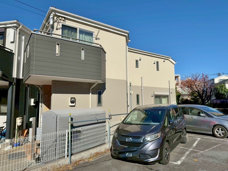 外観 街に溶け合う美しい景観を生みだしているにも関わらず、採光や風通しを考えて設計された間取り。