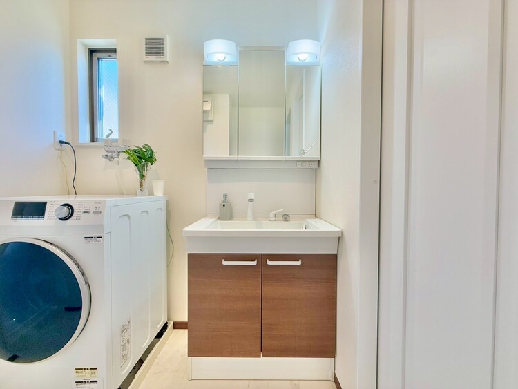 洗面 何かと物が増える場所だからこそ、スッキリと見映えの良い空間に。