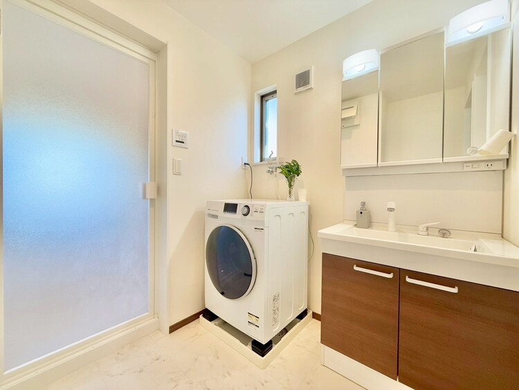 洗面 清潔感と心地よさを重視した、上質感漂うパウダールーム。