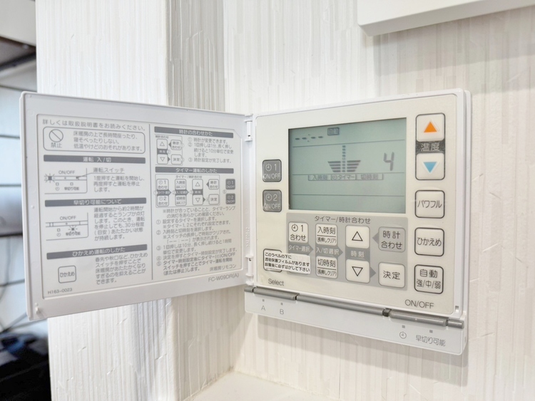 設備 床から温めることによってエアコンとは違う暖かさを得られます。空気も乾燥しづらく喉へ優しい設備です。