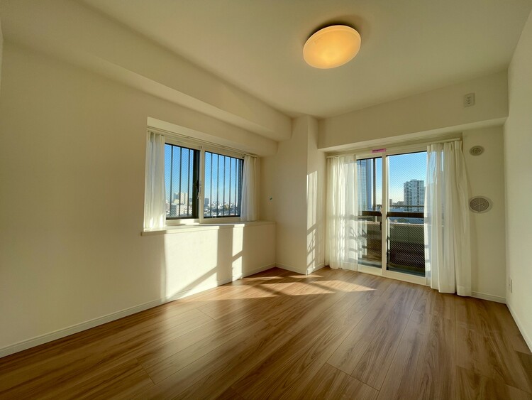 寝室 ベッドも十分に設置するスペースがあります。