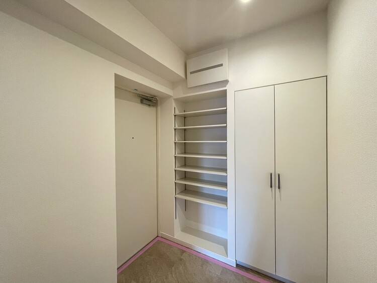 玄関 シューズボックスを完備した玄関です。