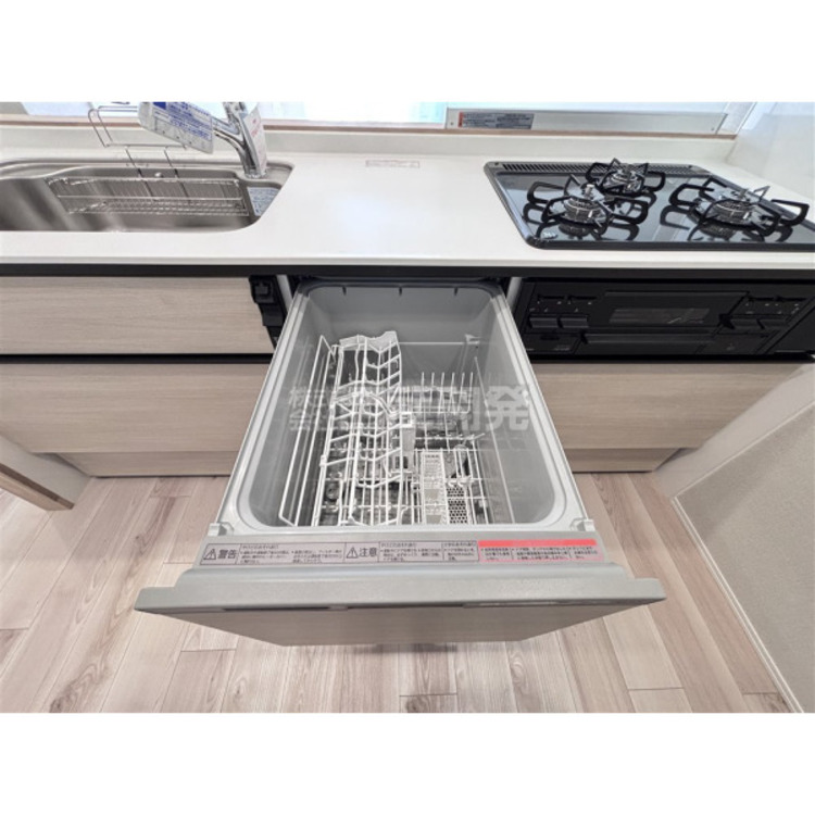 設備 食器洗浄機を標準搭載。あらいものは毎日のこと、あれば何かと便利な設備です。