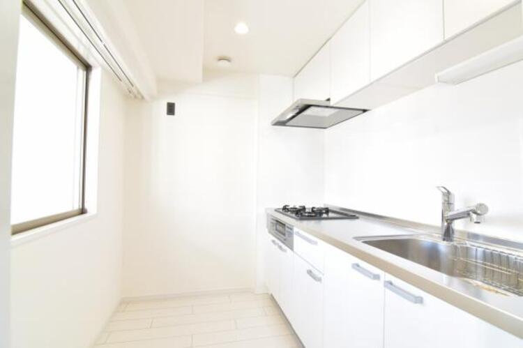 キッチン キッチンは毎日使う場所だから、忙しいときでも使いやすく、いつもキレイに保ちたい。等身大のわが家らしい、ぴったりのキッチン。