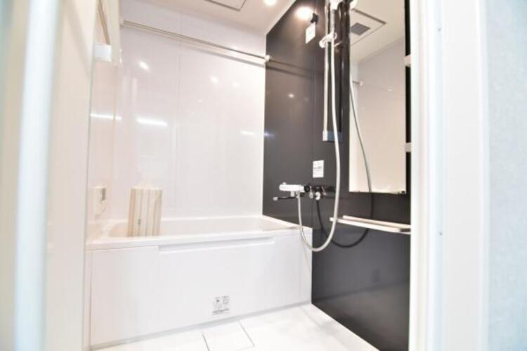 風呂 高級感を演出する内装の浴室は、心休まるくつろぎのスペースにも癒しのスペースにもなる空間です。