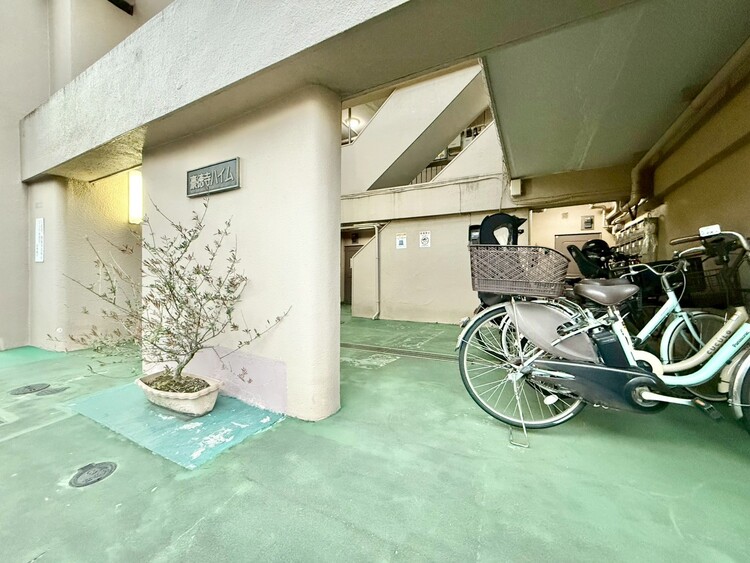 その他 上質感漂う玄関アプローチです。