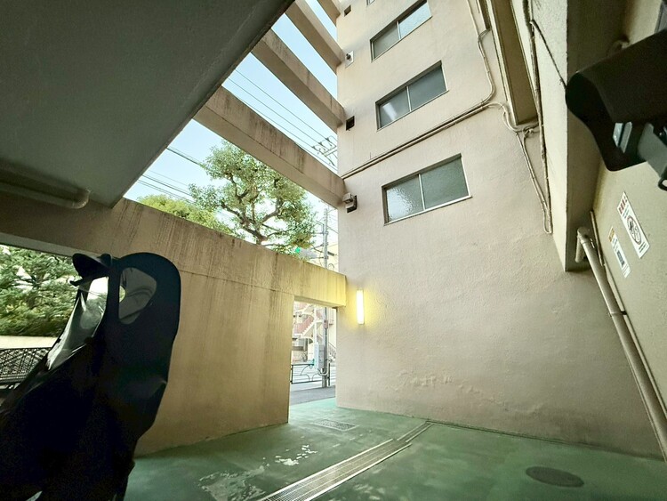 その他 館内は静寂な中が保たれており、管理が行き届いている印象を受けました。