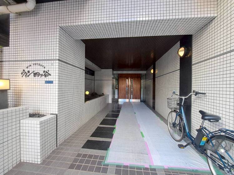 その他 上質感漂う玄関アプローチです。