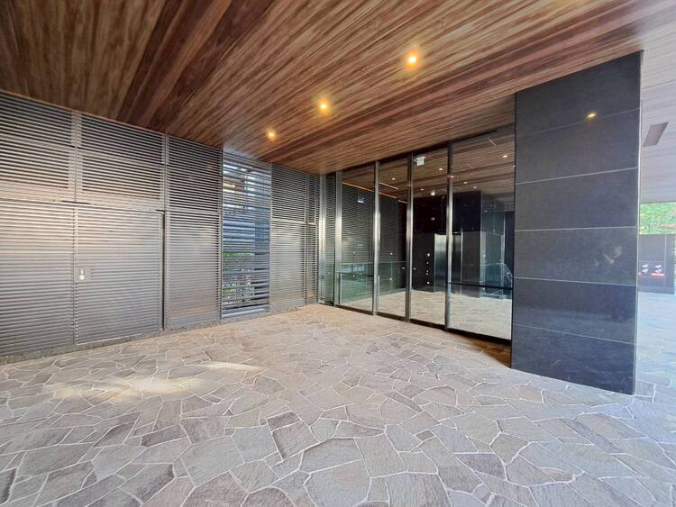 その他 上質感漂う玄関アプローチです。