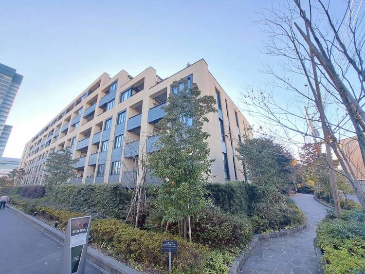 その他 マンションの敷地内には、中庭もございます。