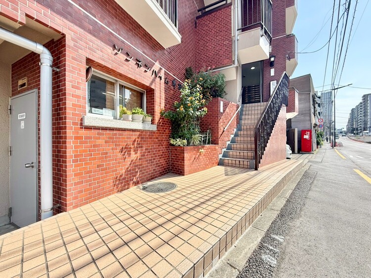 その他 上質感漂う玄関アプローチです。