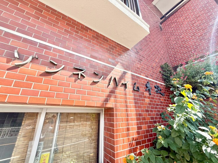 その他 スタイリッシュなエンブレム。お洒落なマンションは入り口から。